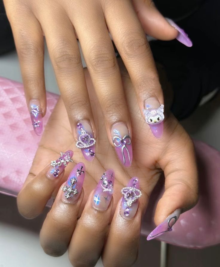 ombre nails, sanrio nail inspo, kuromi, nails with stars bows charms and cyber aesthetic (creds to nailssbymelek) Sanrio Nails Aesthetic, Charms Nails Ideas, Sanrio Aesthetic Nails, Sanrio Charm Nails, Sanrio Nails Kuromi, Purple Nails With Charms, Kuromi Nails Short, Nail Inspo Charms, Kuromi Acrylic Nails