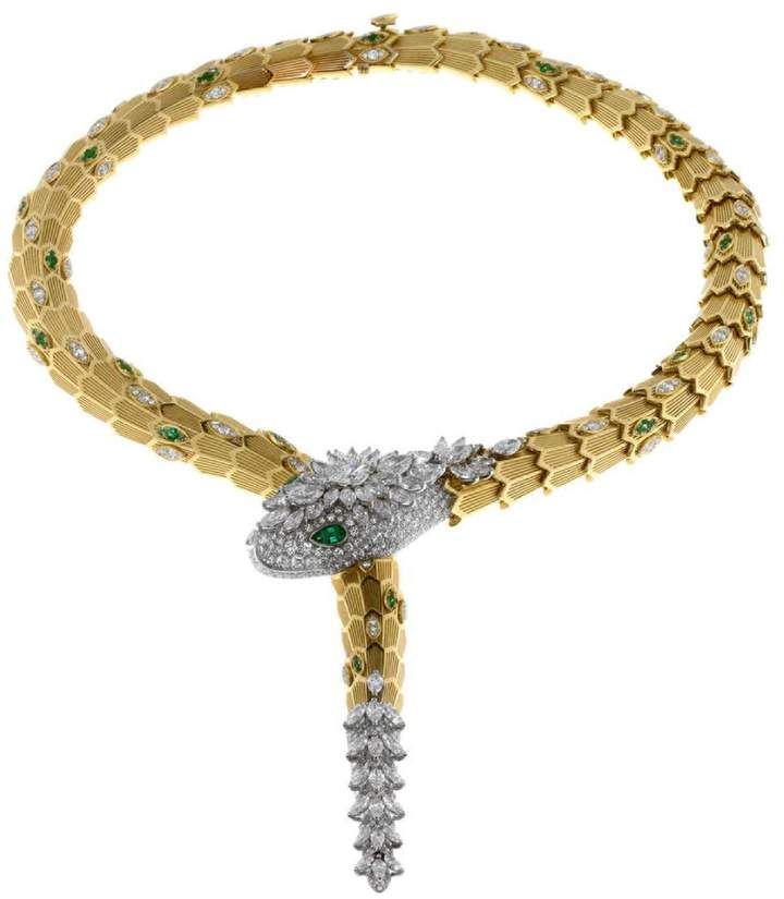 Bvlgari Emerald and Diamond Serpenti Necklace Bulgari Serpenti Necklace, Bvlgari Gold, Bulgari Serpenti, Bvlgari Necklace, Bvlgari Jewelry, Snake Necklace, Snake Design, Zodiac Jewelry, A Snake