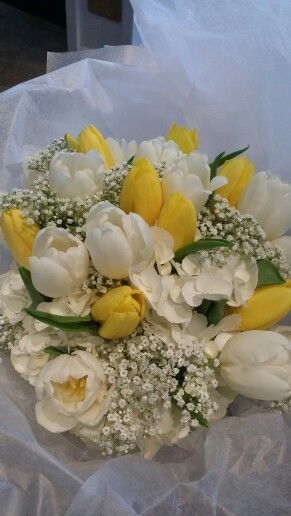 a bouquet of white and yellow tulips