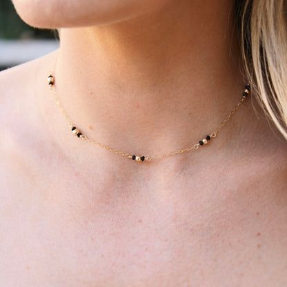 Simple Modern Mangalsutra, Gold Small Mangalsutra, Light Weight Black Beads Gold, Modern Mangalsutra Designs Simple, Black Bead Necklace Simple, Fancy Mangalsutra Designs Gold, Minimalist Mangalsutra, Black Bead Chains, Modern Mangalsutra Designs Gold