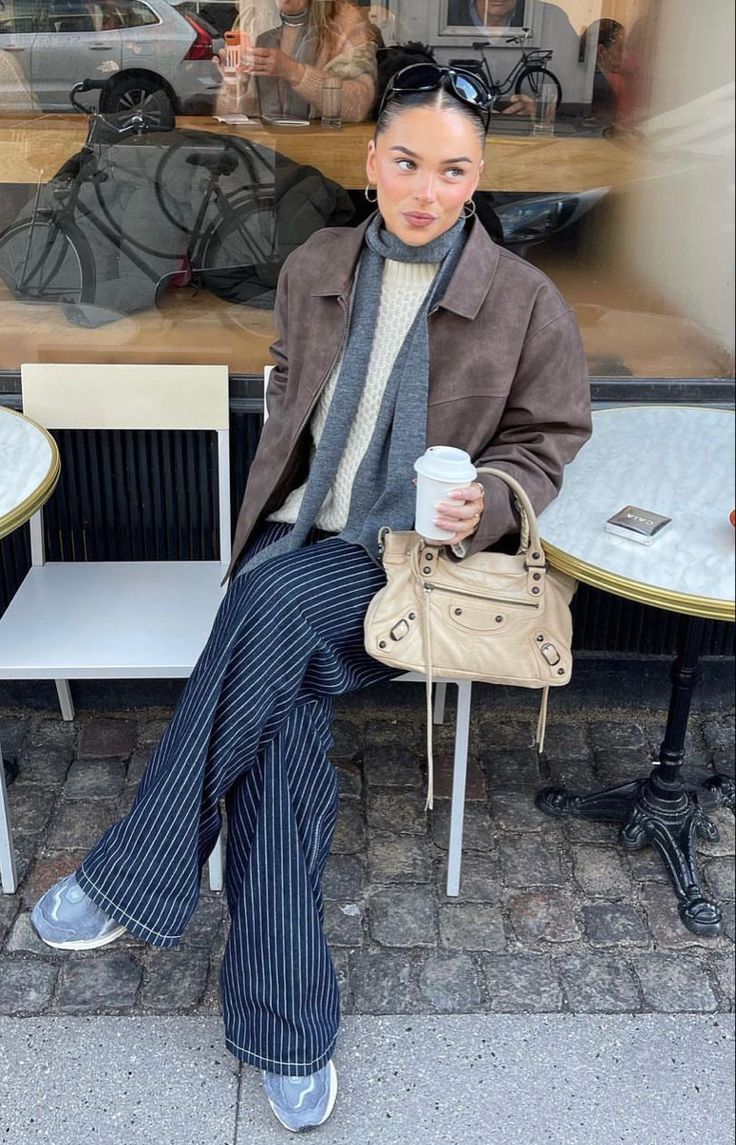 Gray Trench Coat Outfit, Grey Leather Jacket Outfit, Grey Scarf Outfit, Grey Trench Coat Outfit, Gray Scarf Outfit, Tokyo Winter, Japan Ootd, Uk Fits, 2025 Aesthetic