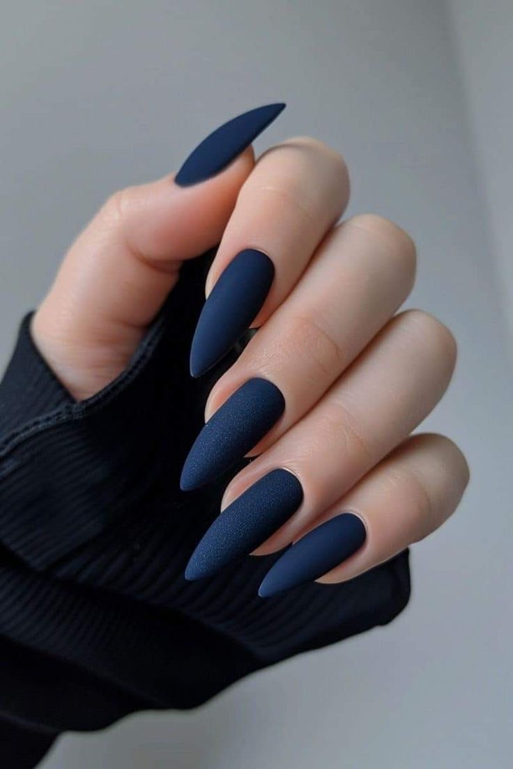 Mate Blue Nails, Mate Nail Art, Matt And Glossy Nails, Matt Dark Blue Nails, Matte Navy Blue Nails Design, Long Dark Blue Nails, Matt Nail Ideas, Matte Blue Nails Design, Blue Matt Nails