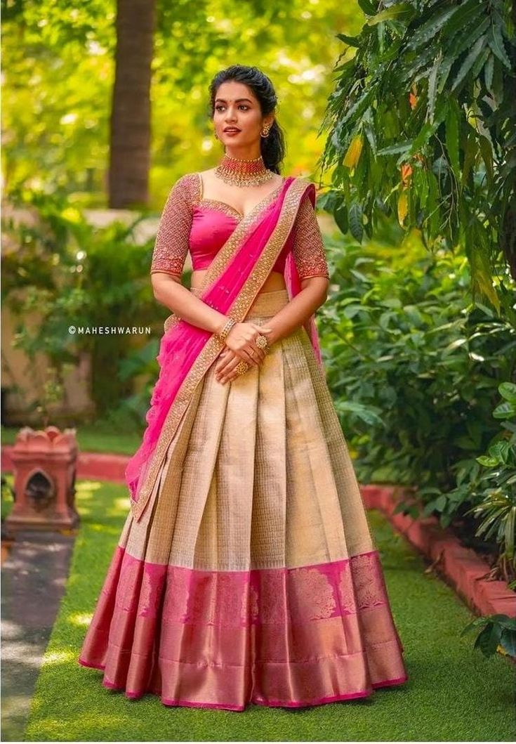 Lehanga Bridal Look, Dhawani Designs Kerala Wedding, South Indian Skirt And Blouse, Half Saree Lehenga Blouse Designs, Half Saree Models Latest, Pink Half Sarees, Silk Half Saree, Onam Outfits, Sari Lehenga