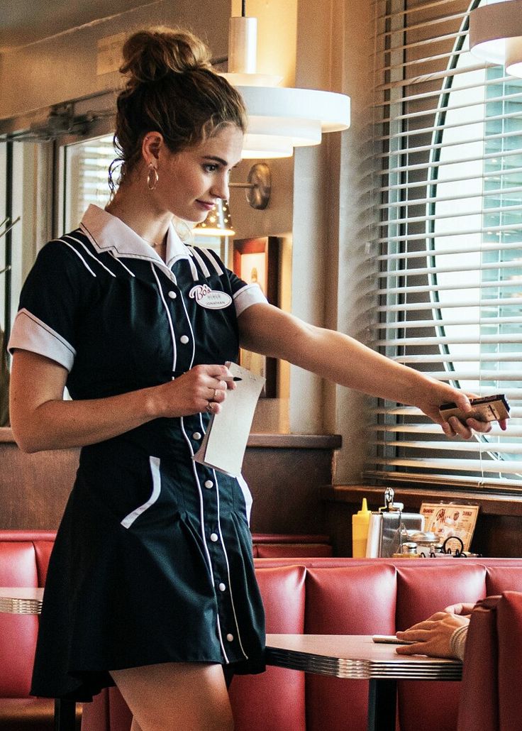 Restaurant Waitress Aesthetic, Waitress Uniform Vintage, Waitress Aesthetic, Waiter Outfit, Greaser Girl, Waitress Outfit, Cafe Uniform, Waitress Uniform, Diner Aesthetic