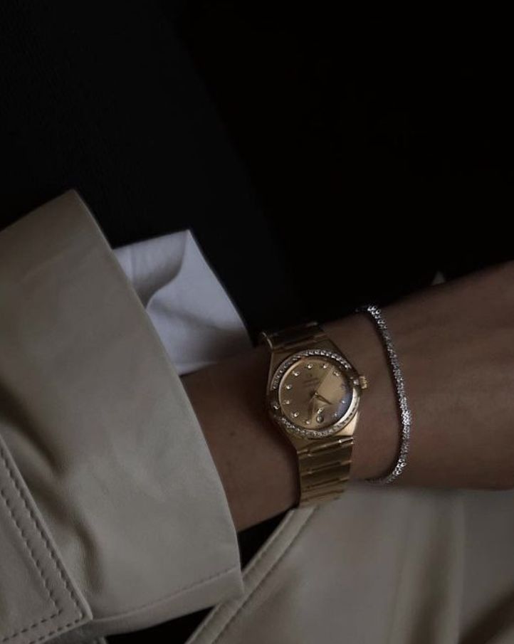 𝐼𝑛𝑠𝑡𝑎𝑔𝑟𝑎𝑚 - @𝑐𝑙𝑎𝑟�𝑎𝑠𝑙𝑙_ Gold Watch Aesthetic, Aurora Harper, Womens Gold Watch, Tennis Bracelet Gold, Watch Aesthetic, Sleek Watch, Gold Watches Women, Dainty Gold Rings, Sparkly Jewelry