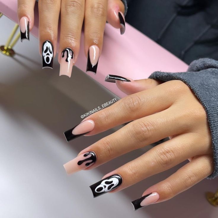 Black French Tip Scream Nails, Halloween Nails Goast Face, Scream Nails Black, Easy Ghostface Nails, Nail Ideas Hollowen, October Almond Nails Ideas, Halloween Nails Creepy, Beginner Gel X Design, Square Acrylic Nails Halloween