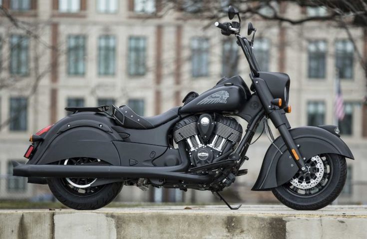 a black motorcycle parked in front of a building