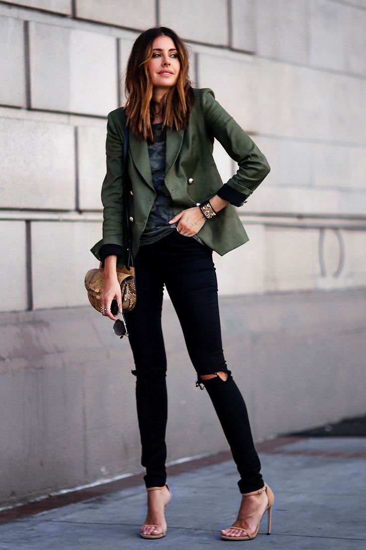 Green Blazer Outfit, Khakis Outfit, Work Outfits Frauen, Pijamas Women, Personal Fashion Stylist, Spring Work Outfits, Blazer Outfit, Cute Spring Outfits, Green Blazer