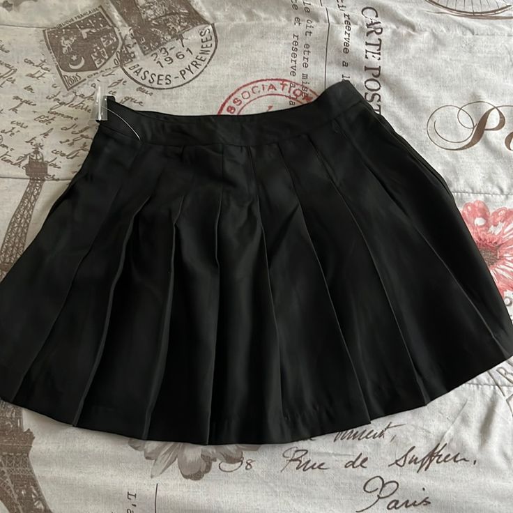 Nwot Never Worn Black School Skirt For Spring, Black Mini Skirt For School In Spring, Black Pleated Mini Skirt For School, Black Mini Skirt For Spring School Occasion, Black Lined Pleated Skirt For School, Black Pleated Skort For School, School Black Pleated Lined Skirt, School-appropriate Black Lined Pleated Skirt, Black Pleated Skirt For School Uniform