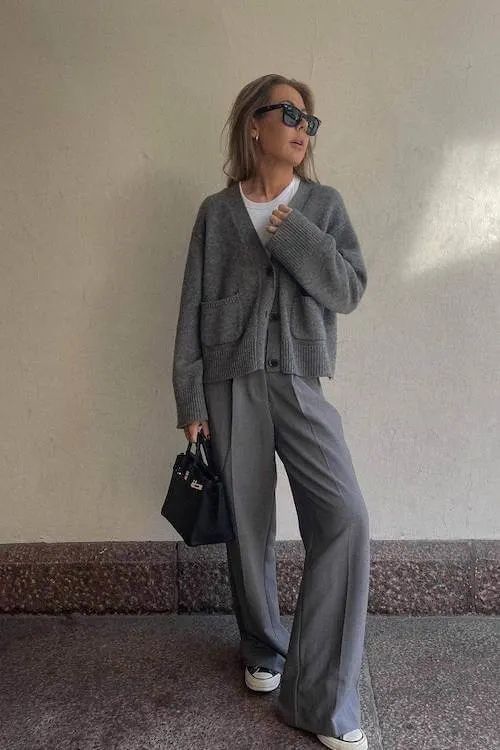 How To Style A Cardigan, Outfits With Grey Cardigan, Business Chic Outfits, Adidas Samba Outfits, Grey Pants Outfit, Samba Outfits, Adidas Samba Outfit, Chic Business Casual, Looks Pinterest