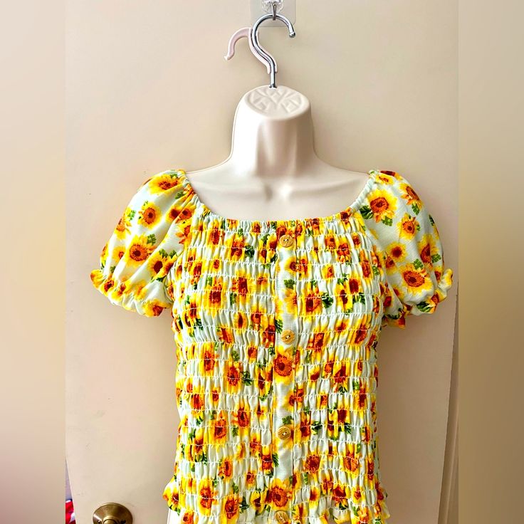 Nwot(New Without Tag) 100% Cottonalgodon Size 14 Fitted Yellow Tops With Sunflower Print, Fitted Sunflower Print Top For Spring, Casual Yellow Tops With Lemon Print, Summer Yellow Top With Lemon Print, Summer Daisy Print Top For Day Out, Spring Lemon Print Short Sleeve Tops, Fitted Sunflower Print Top For Summer, Yellow Lemon Print Top For Summer, Casual Yellow Tops With Floral Print