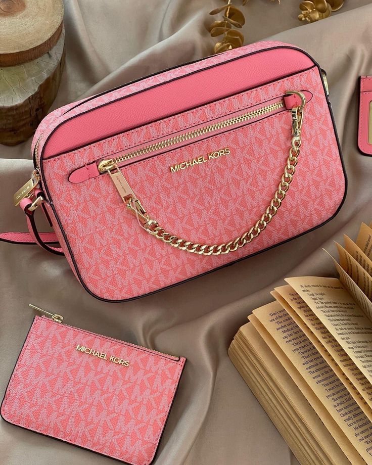 Purse, bag, Michael Kors, handbag, pink, style, designer Pink Michael Kors Wallet, Michael Kors Pink Purse, Pink Luxury Wallet, Pink Mk Purse, Matching Purse And Wallet, Mk Purse Michael Kors, Mk Pink Bag, Pink Purses And Handbags, Cute Pink Purses