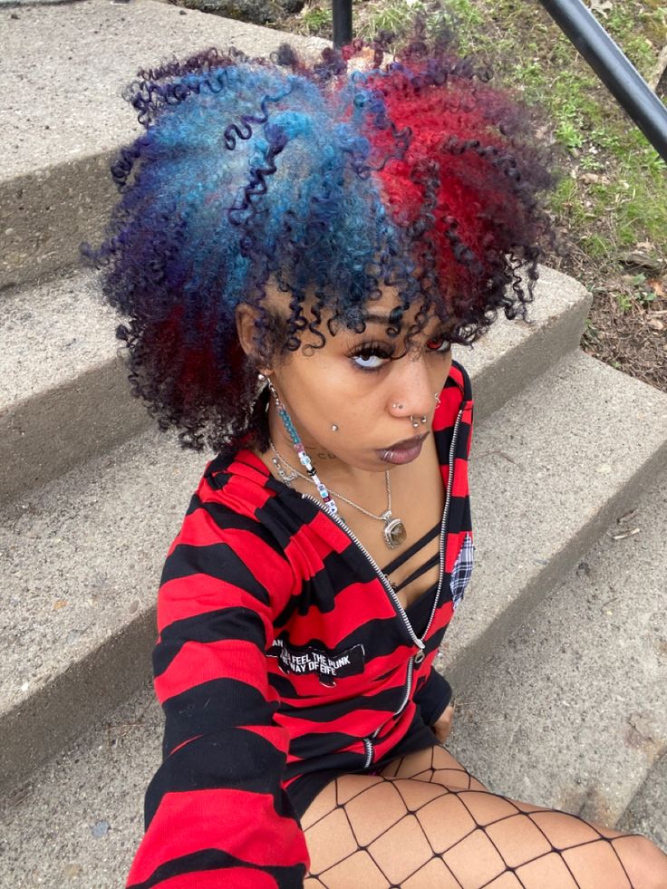 Checkered Dyed Hair, Checkered Hair Dye, Colorful Afro Hair, Black Hairstyles Names, Colorful Black Hairstyles, Queer Black Hairstyles, Hair Dye Ideas 4c Hair, Natural Alt Hairstyles, Shaved Side Hair Designs