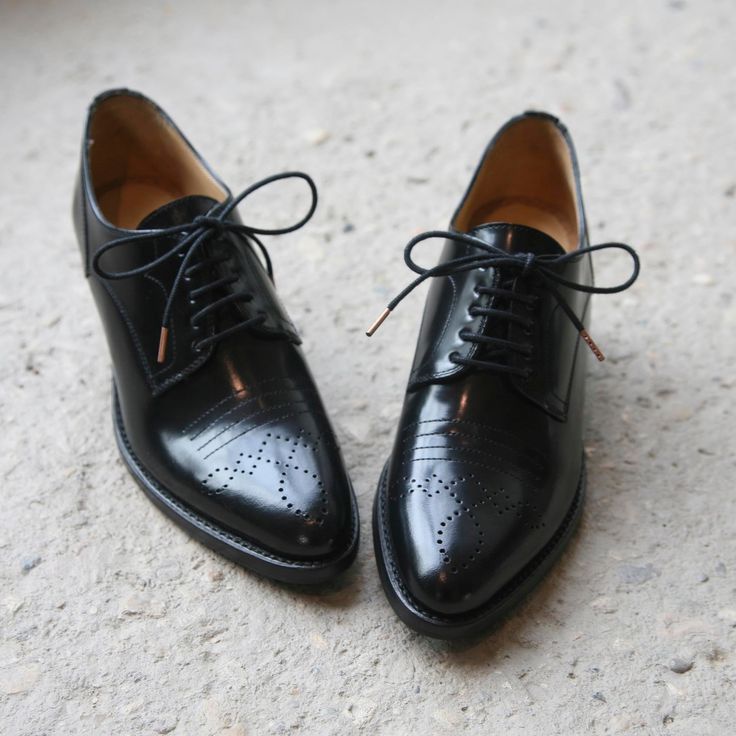 Oxford Shoes With Dress, Black Oxfords Womens, Womens Oxfords Shoes, Black Oxford Shoes, Insole Design, Italian Leather Shoes, Black Oxfords, Black Dress Shoes, Oxford Heels