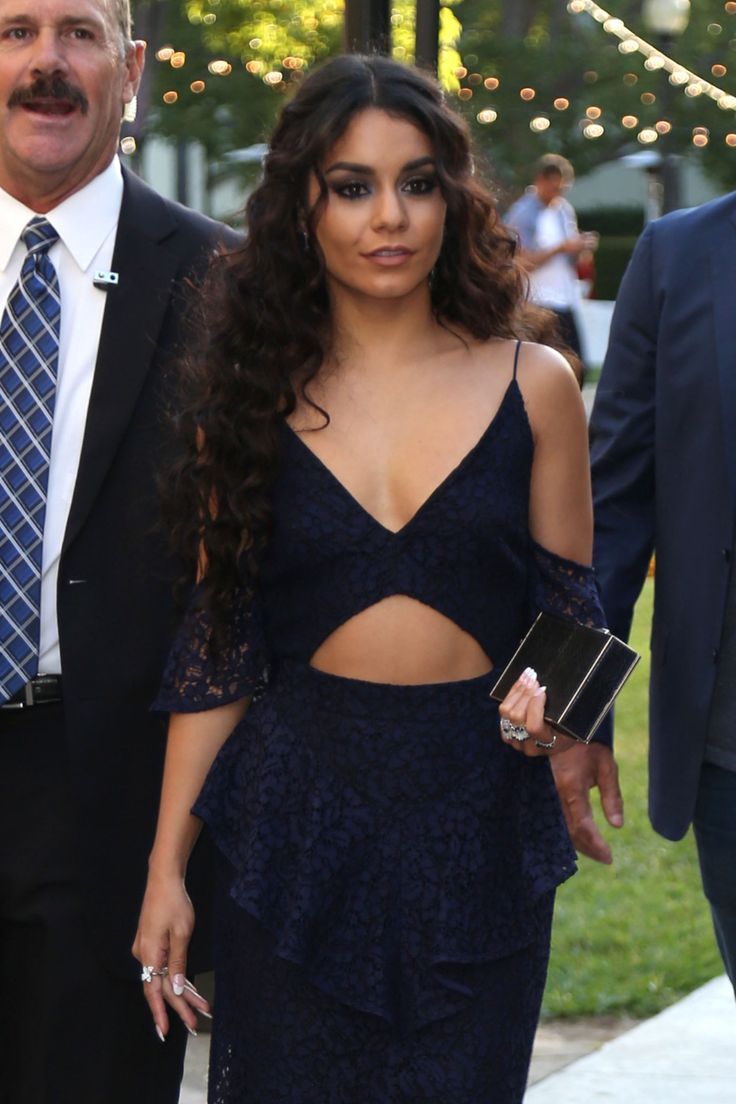 Vanessa Hudgens Hair, Estilo Vanessa Hudgens, Curly Bridal Hair, Vanessa Hudgens Style, Curly Wedding Hair, Natural Curls Hairstyles, Curly Hair Inspiration, Girl Inspiration, Vanessa Hudgens