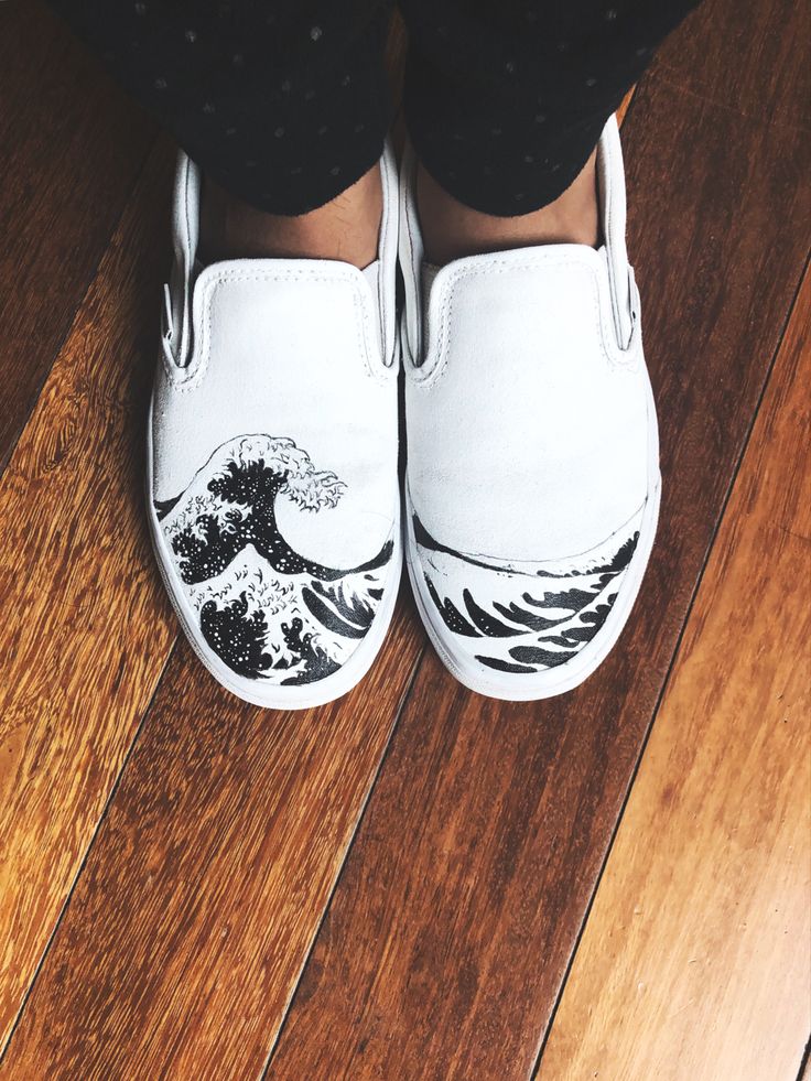 Painted White Vans, Vans Slip On Outfit, Custom Slip On Vans, Vans Wallpaper, Outfits With Vans, Shoe Art Designs, Canvas Shoes Diy, Vans Painted, White Slip On Vans