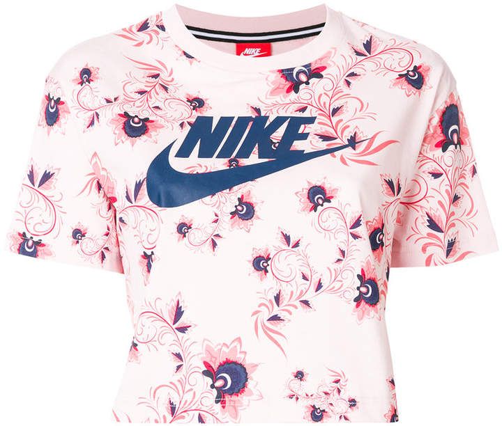 Nike cropped logo T-shirt - #workout #fitness #workoutclothes #nike #ad Nike Floral, Belly Shirts, Cute Nike Outfits, Nike T, Floral Print Shirt, Crop Top Outfits, Nike Tshirt, Cropped Tee, Sporty Outfits