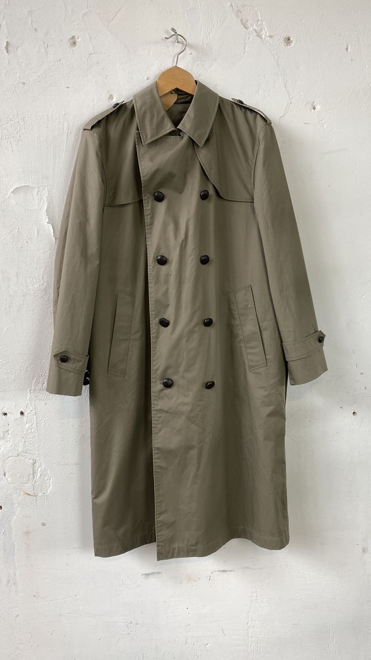 Vintage Trenchcoat  Bitte entnehmen Sie die verfügbaren Größen den Bildern Solid Gabardine Winter Raincoat, Winter Solid Gabardine Raincoat, Single Breasted Gabardine Outerwear, Single-breasted Gabardine Outerwear, Military Style Long Business Coat, Military Style Long Coat For Business, Gabardine Outerwear With Pockets, Gabardine Outerwear With Hidden Button Closure, Khaki Long Coat With Buttons