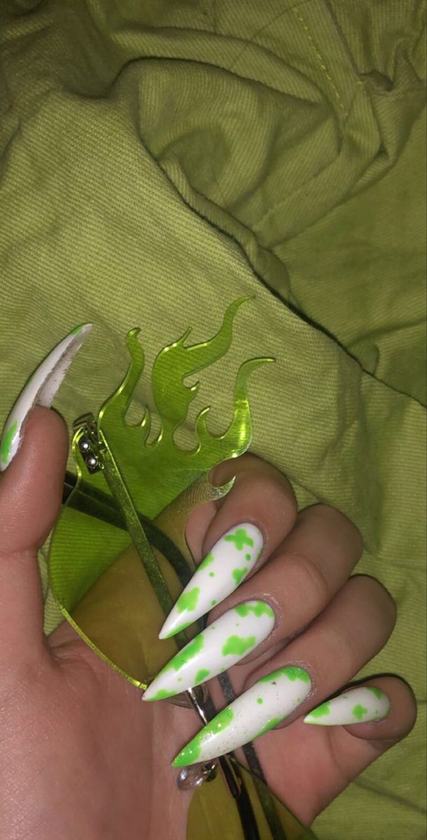 Long stiletto neon green cow print acrylic nails. Neon Cow Nails, Green Cow Print Nails, Cow Print Acrylic Nails, Cowboy Princess, Green Cow Print, Wall Extension, Cow Print Nails, Quince Nails, Acrylic Nails Stiletto