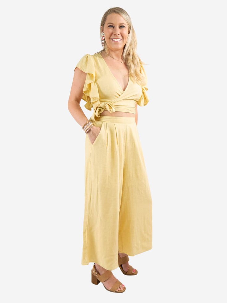 A Linen Vision In Lemon Pants Lemon Pants, Summer Capsule, Summer Concert, Crop Pants, Top Fabric, Linen Top, Top Sales, Summer Tops, Jeans Dress