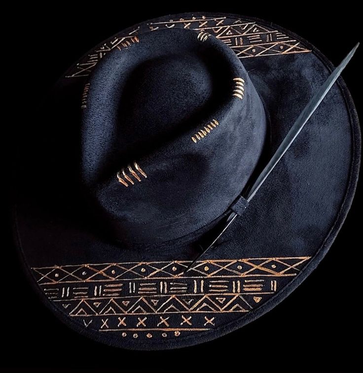 Our Fonte Tulum hats have a classic full length brim of 9 cm, wich perfectly shades the face from the summer sun. Each piece is unique due its artisanal elaboration. The magical hands of the artisans unite with the current vision of our designs. From Tulum to the world. Sizes: M: Circumference is 56-58cm and fits most head sizes. L: Circumference is 60-62cm. Both sizes include an adjustable string inside for a secure fit. Magical Hands, Mens Hats Fashion, Flat Brim Hat, Hat Ideas, Fancy Hats, Handmade Hat, Costume Hats, Deep Black, Brim Hat