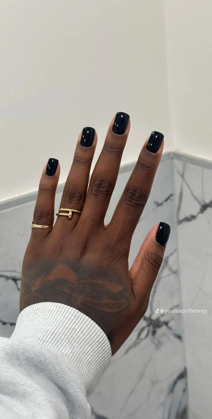 Nails 777, Short Classy Nails, Black Chrome Nails, Old Money Nails, Rounded Acrylic Nails, Money Nails, Black Gel Nails, Natural Nails Manicure, Overlay Nails