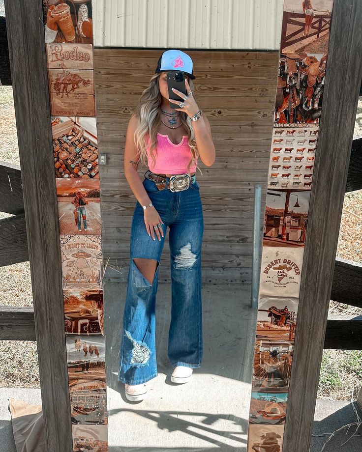 Girly Summer Outfits Aesthetic, Country Jeans Outfit, Ranching Outfits, Western Aesthetic Outfits, Cute Southern Outfits, Punchy Aesthetic, Cute Concert Outfits, Cute Cowgirl Outfits, Western Fits