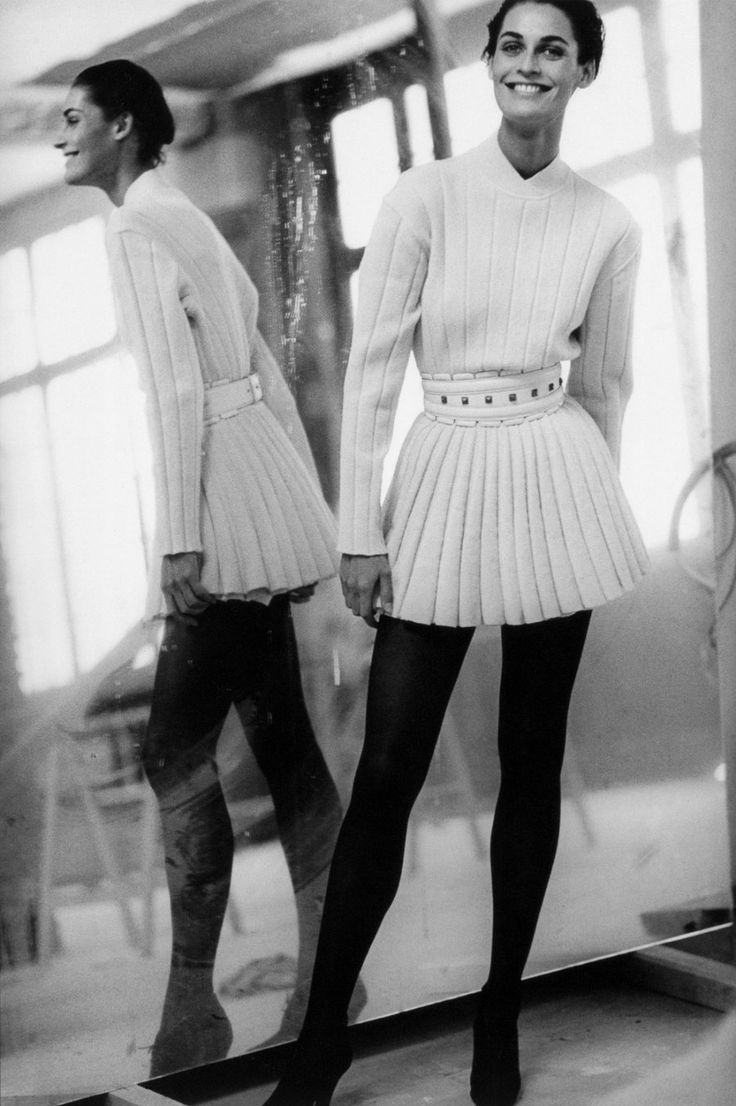 knitGrandeur: Azzedine Decade Fashion, Alaia Dress, Fashion 1980s, Azzedine Alaïa, 80's Fashion, 90s Models, Azzedine Alaia, Peter Lindbergh, Elegant Outfits