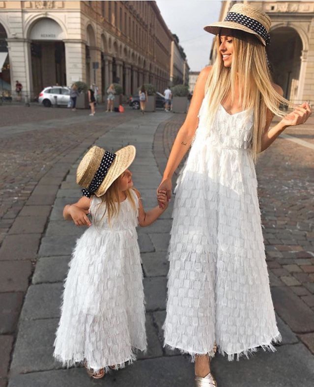 Summer Outfits Shoes, Mother Daughter Matching Outfits, Mother Daughter Outfits, Mommy And Me Shirt, Mommy And Me Outfits, Fashion Dresses Casual, Mother And Daughter, Shoot Ideas, Matching Dresses