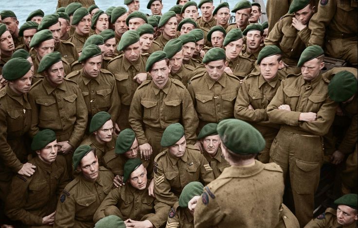 Lt/Col R W P Dawson briefing D & E troops of 4 Commando, 1st Special Service Brigade,  just before embarking for Normandy, June 1944. British Commandos, D Day Normandy, British Army Uniform, Robert Williams, Royal Marines, Army Uniform, Red Queen, British Army, Royal Navy