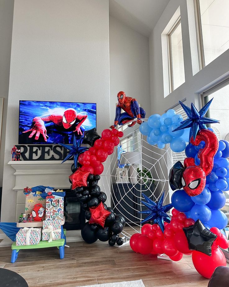 balloons are arranged in the shape of spider - man and webman on a table