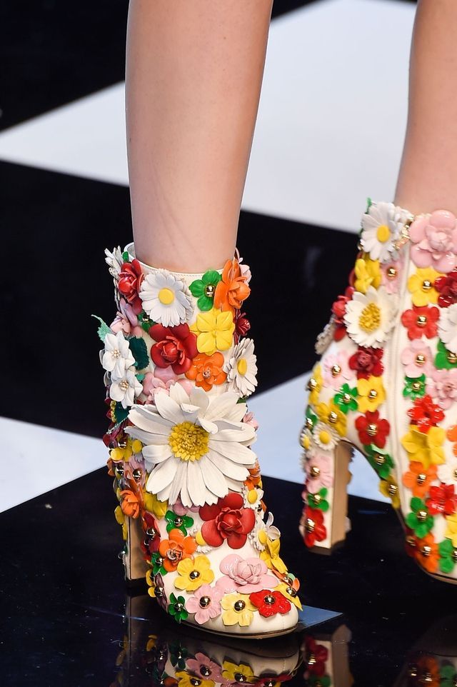 Every Pair of Shoes We're Loving From Milan Fashion Week Paris Mode, Couture Mode, Unique Shoes, Floral Fashion, Dolce E Gabbana, Crazy Shoes, Fall 2016, Beautiful Shoes, Milan Fashion Week