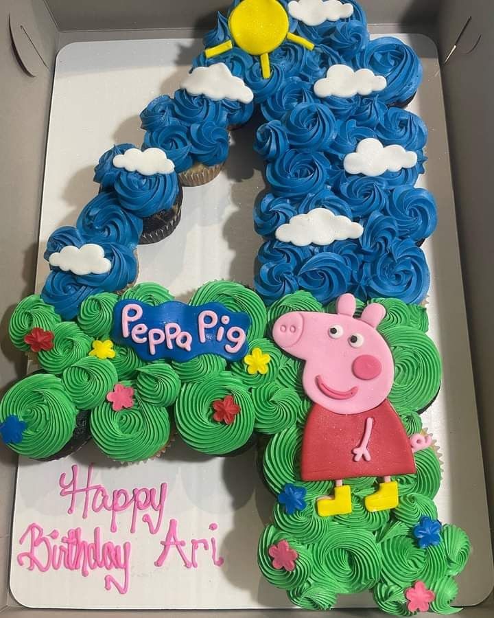 a peppa pig birthday cake in a box