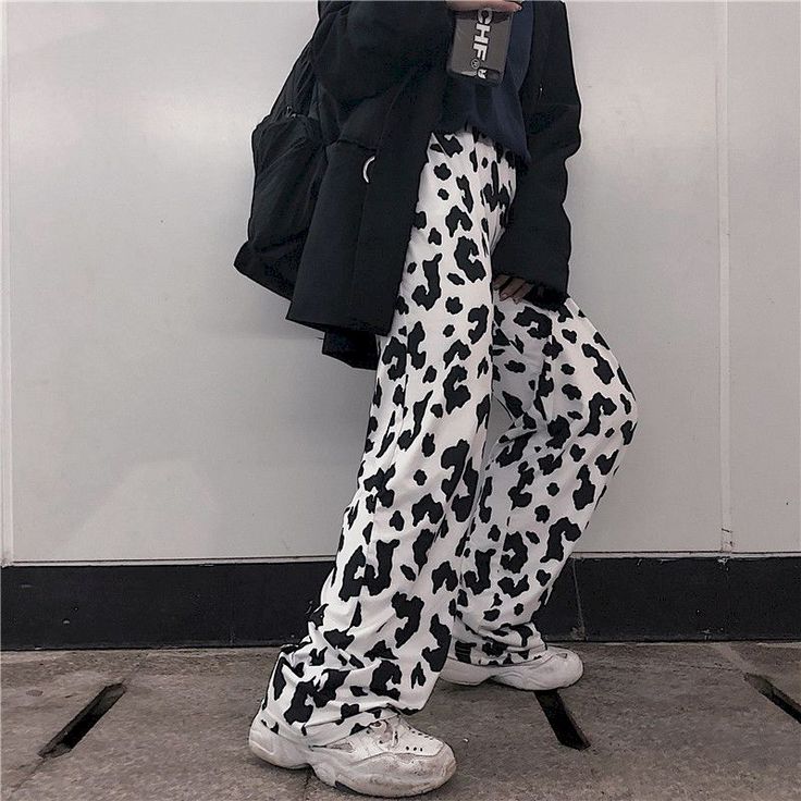 Brand Name: NICEMIXPant Style: StraightMaterial: PolyesterFit Type: RegularLength: Ankle-Length PantsDecoration: NONEWaist Type: HIGHModel Number: ch823Style: CasualFront Style: FlatAge: Ages 18-35 Years OldFabric Type: BroadclothClosure Type: Elastic WaistGender: WOMEN Cow Print Pants, Cow Prints, Streetwear Trousers, Cow Stuff, Aesthetic Clothing Stores, Printed Sweatpants, Printed Wide Leg Pants, Looks Street Style, High Waist Pants