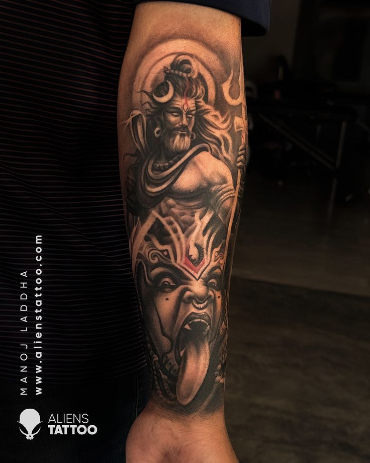 Maa Kali Tattoo Photo Maa Kali Tattoo, Kali Tattoos, Maa Tattoo Designs, Aliens Tattoo, Half Sleeve Tattoos Sketches, Kali Tattoo, Hindu Tattoos, Tiger Tattoo Sleeve, Mahadev Tattoo