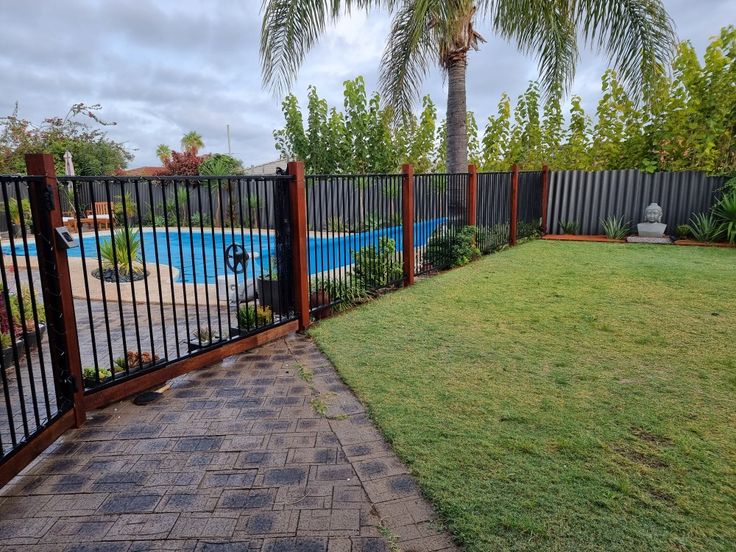 Treated H4 Pine Posts with Black Aluminum Pool Fencing

Pools Posts coated with Merbau & Swan River Jarrah stains, layered up to achieve a deep Merbau tone Swimming Pool Fencing Ideas, Fenced In Pool Area, Fence Around Pool And Yard, Privacy Fence Pool Area, Wooden Pool Fence, Inground Pool Fence Ideas, Pool Fence Ideas Inground, Fencing Around Pool, Pool Fencing Ideas