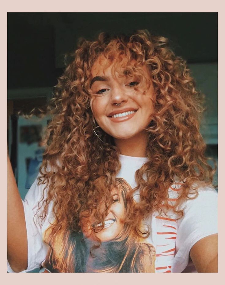 Light Red Curly Hair, Hair Dye Ideas Curly, Hair Dye Ideas Curly Hair, Curly Hair Cuts For Round Faces, Curly Hair Dye Ideas, Curly Hair Dye, Long Curly Haircuts, Curly Cut, Curly Hair Inspo