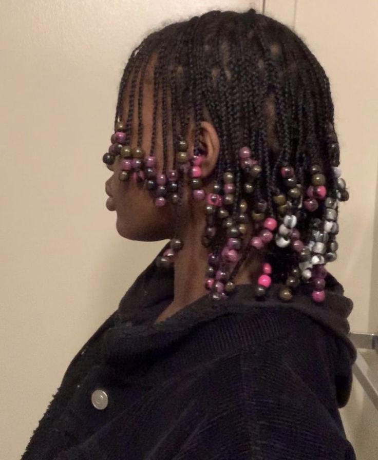 Natural Hair With Beads Black Women, Beads With Natural Hair, Short Box Braids Hairstyles With Beads, Beaded Hairstyles For Black Women Natural Hair, Natural Hair Braids Black Women, Short Braided Hair With Beads, Natural Hairstyles For Black Women With Beads, Mini Short Braids, Short Braids Beads