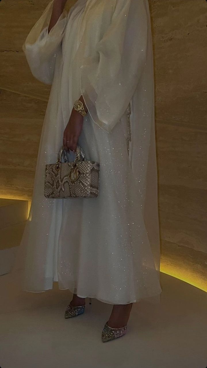 White Silk Abaya, Khaleeji Abaya, Eid Abaya, Wedding Abaya, White Abaya, Eid Outfit Ideas, Nikkah Dress, Desi Fashion Casual, Mode Abaya