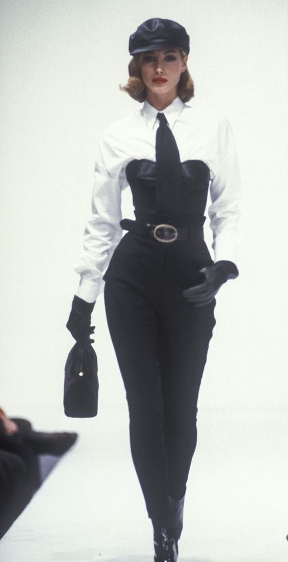 Mode Editorials, 90s Runway Fashion, Runway Fashion Couture, Mode Chanel, Chique Outfits, Mode Inspo, Mode Vintage, Looks Style, Mode Inspiration