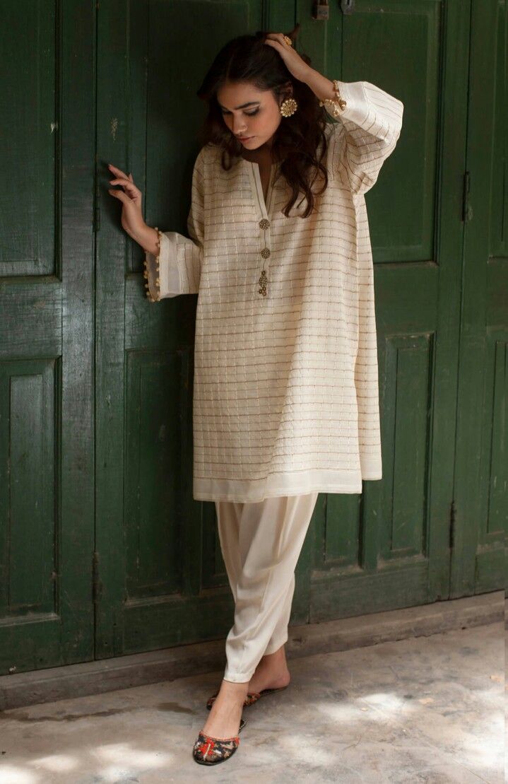 Misha Lakhani, Zardozi Embroidery, Pakistani Fashion Casual, Casual Indian Fashion, Stylish Short Dresses, Desi Fashion Casual, Pakistani Dresses Casual, Salwar Kamiz, Beautiful Pakistani Dresses