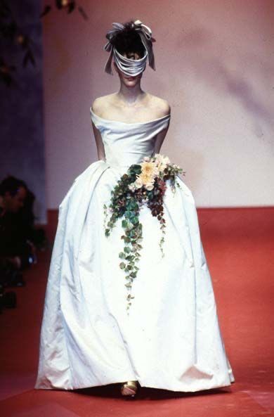 High End Homo on Twitter: "when i die bury me in vivienne westwood ss97… " Vivienne Westwood Wedding Dress, Vivienne Westwood Wedding, Vivienne Westwood Fashion, Vivienne Westwood Dress, Runway Fashion Couture, Chique Outfits, White Wedding Dress, Doutzen Kroes, Taylor Hill