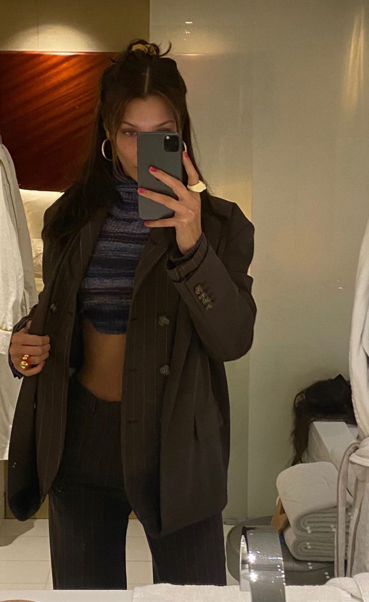 Bella Hadid Nails, Bella Hadid Instagram, Hadid Instagram, Bella Hadid Outfits, Bella Hadid Style, Hadid Style, Fall Winter Wardrobe, Insta Stories, Mirror Mirror