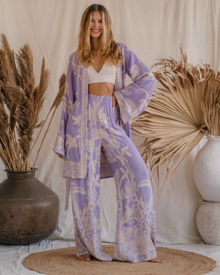 Our Short Kimono offers an easy, relaxed fit, combining comfort with understated elegance. Its fluid silhouette adds a touch of effortless charm to any outfit, making it a versatile piece for both casual days and special moments. Maxi Kaftan, Kaftan Maxi Dress, Double Gauze Fabric, Short Kimono, Outfit Making, Gauze Fabric, Understated Elegance, Special Moments, Top Dress