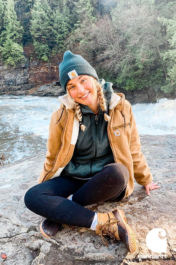 Cold Weather Hike Outfit, Hiking Autumn Outfit, Cold Weather Kayaking Outfit, Hiking Outfit Autumn Women, Spring Hiking Outfits For Women, Hiking Date Outfit Winter, Outdoors Winter Outfits, West Coast Winter Outfits, Pacific Northwest Hiking Outfits