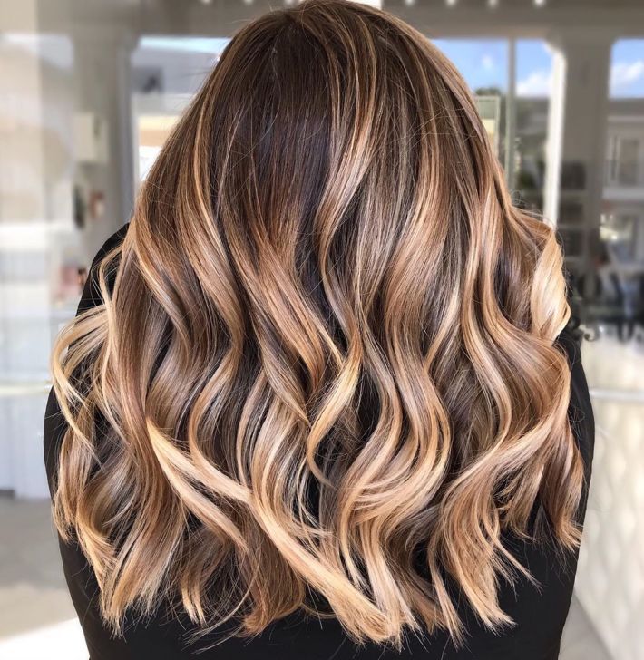 50 Best Hair Color Trends That Are Worth Trying in 2020 Warm Light Brown Hair, Tan Skin Blonde Hair, Beige Hair, Icy Blonde Hair, Hair Color Caramel, Brunette Balayage, Spring Hair Color, Trendy Hair Color, Short Hair Color