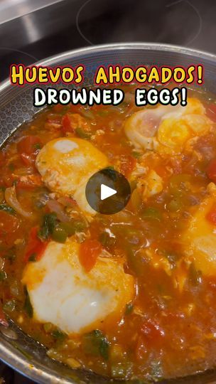 an image of food cooking in a pan with words above it that reads, huevoos ahogados drowned eggs