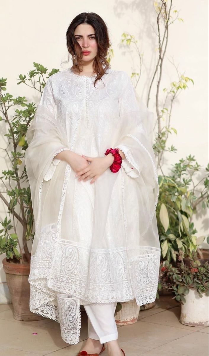 White Dress Pakistani, White Pakistani Dress, Naimal Khawar, Dress Design Pakistani, Pakistani Fancy Dresses, Pakistani Dresses Casual, Beautiful Pakistani Dresses, Salwar Kamiz, Eid Dresses