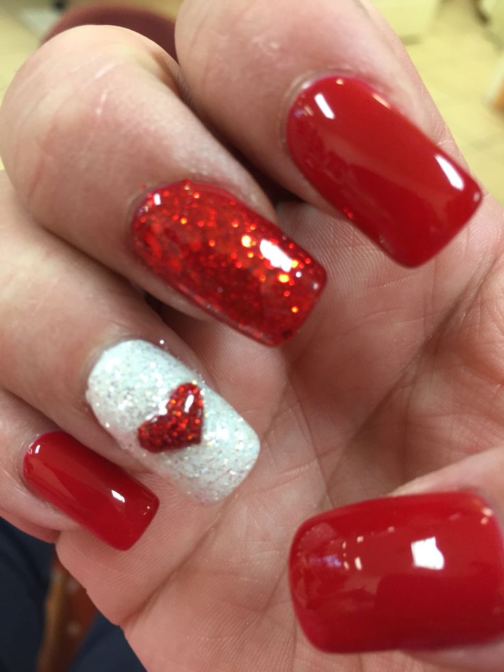 February Nail Designs, Feb Nails, Nails Polish Colors, Gold Tip Nails, Valentines Nail Art, School Hair Styles, Valentines Nail Art Designs, Fun Nail Designs, Nails Valentine