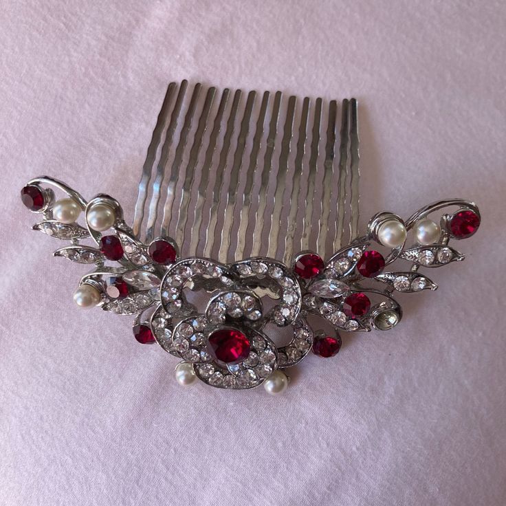 Beautiful Hand Made Crystal Hair Comb Purchased On Etsy. Clear And Ruby Colored Swarovski Crystals. I Purchased It For My Wedding But Wore A Tiara Instead. 1988 Outfits, 1900 Jewelry, Jeweled Hair Comb, Red Hair Pieces, Bridal Headpiece Vintage, Swarovski Tiara, Rose Gold Lace, Black Hair Clips, Hair Accessories Pins